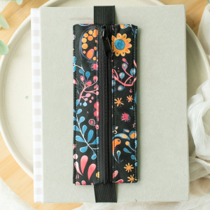 Elastic pencil case - Black with flowers